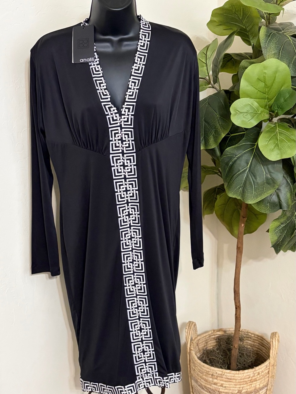Analili Black & White Geometric Trim Dress Size L NWT